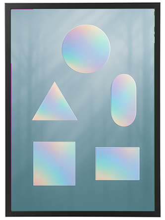 Billedet viser en samling af geometriske former i forskellige størrelser og farver med iriserende effekter, sat mod en blød, tåget baggrund.
