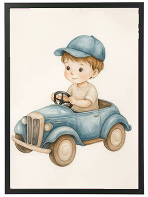 Et sødt billede af en dreng, der kører i en lille blå bil, iført en blå kasket.