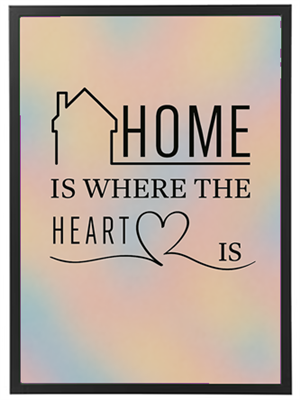 Et farverigt baggrund med teksten Home is where the heart is i en dekorativ skrifttype.