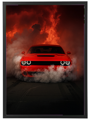 En kraftfuld rød bil, der kører gennem røg og flammer, skaber en dramatisk scene.