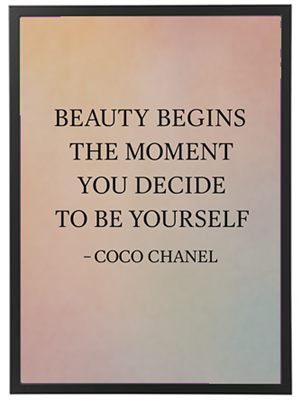 Et inspirerende citat af Coco Chanel om skønhed og at være sig selv.