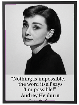 Sort-hvid portræt af Audrey Hepburn med et inspirerende citat om muligheder.