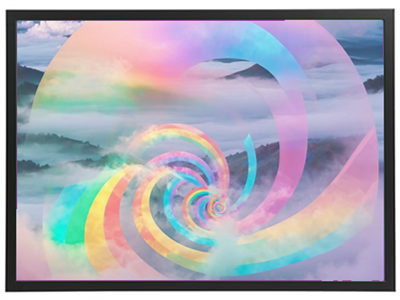 Et abstrakt billede med en spiralformet farvegradient svævende over tågede bjerge.