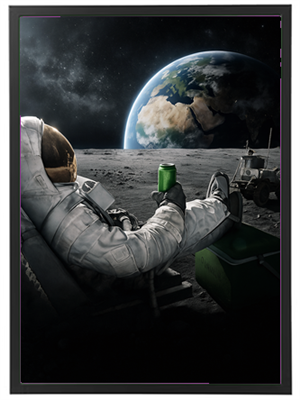 En astronaut sidder afslappet på månens overflade og nyder udsigten til Jorden.