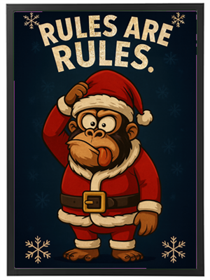 En humoristisk abe i julemandkostume, der viser en legesyg attitude.