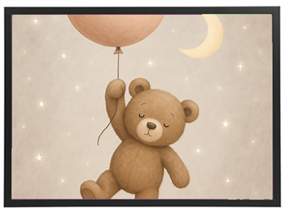 En sød bamse svæver op i luften med en stor ballon, omgivet af stjerner og en halvmåne.