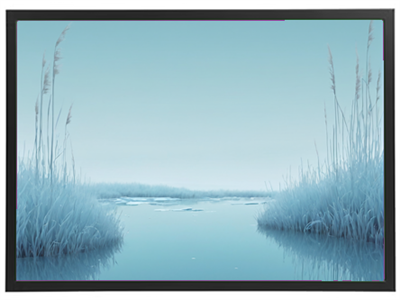 Et fredfyldt landskab med stille vand og høje græsser i en blålig tone.