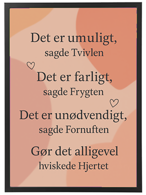 Et kunstnerisk billede med inspirerende citater om at overvinde tvivl, frygt og fornuft.