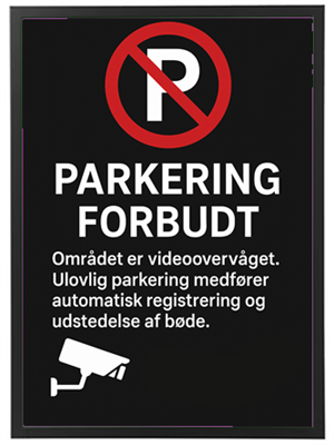 Et skilt, der angiver, at parkering er forbudt i det overvågede område, med bøde ved overtrædelse.
