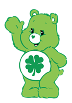En sød grøn teddybjørn, der vinker, med et kløvermotiv på maven.