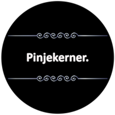 Billedet viser ordet Pinjekerner præsenteret med en elegant typografi på en sort baggrund.