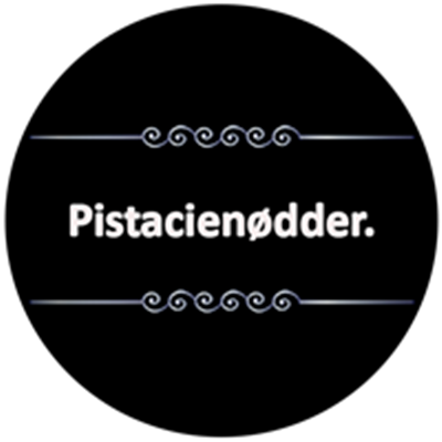 Billedet viser teksten Pistacienødder på en sort baggrund med dekorative elementer.