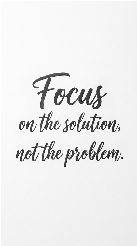 Fokuser på løsningen, ikke problemet - Denne smukke plakat minder os om at invitere positive løsninger ind i vores liv. Den enkle, men inspirerende besked er perfekt til ethvert rum, hvor motivation og kreativitet skal blomstre.