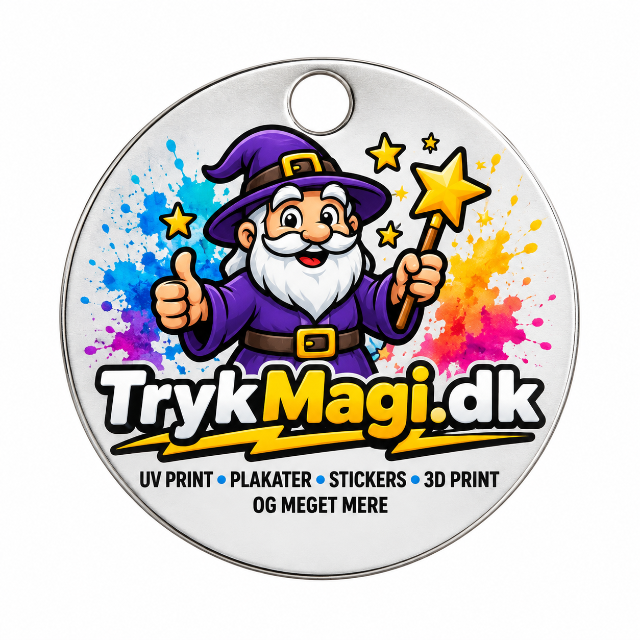 Rund Metalbrik Ø25 mm med Personligt UV-Print - Lav din egen personlige metalbrik med UV-print. Den runde metalbrik måler 25 mm i diameter og kan printes med dit eget billede, logo, navn, tekst eller design.

UV-printet påføres direkte på metalbrikken og giver mulighed for flotte farver, fine detaljer og hvidt print. Det gør brikken velegnet til både billeder, firmalogoer og personlige motiver.

Brikken har et lille hul til montering og kan derfor nemt bruges sammen med en nøglering, kæde eller anden ophængning.

Produktinformation:

Størrelse: Ø25 mm
Materiale: Metal
Med hul til montering
UV-print i farver
Mulighed for hvid underprint
Upload dit eget billede, logo eller design
Velegnet som nøglering, navnebrik, kæledyrsmærke, taskevedhæng, klubmærke eller reklameartikel

Gør den personlig
Tilføj eksempelvis et navn på forsiden, et billede, et logo eller dit helt eget design. Perfekt som en lille personlig gave eller som merchandise til virksomheder og foreninger.