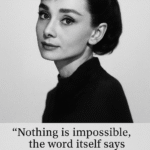 Sort-hvidt portræt af Audrey Hepburn med et inspirerende citat om muligheder.