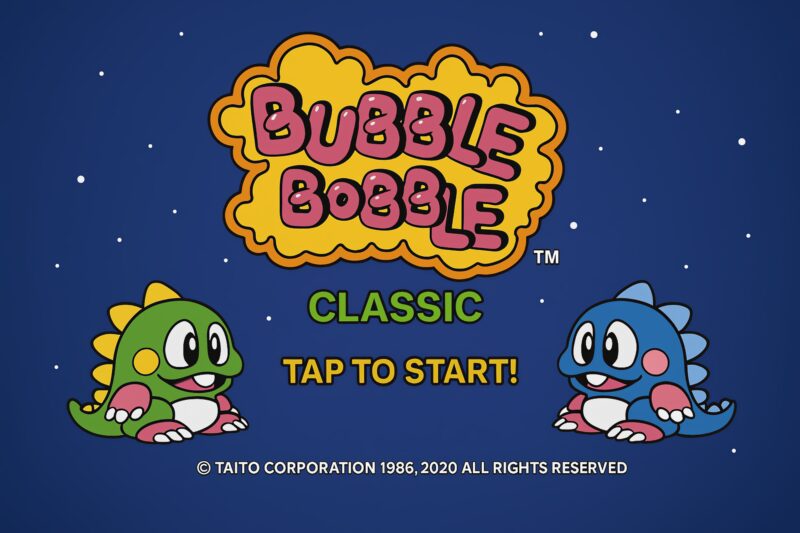 Bubble Bobble klassisk spilstart skærm med to farverige dinosaurer og teksten 'Tap to Start'.