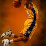 Basketballspiller i gul og blå uniform, der hopper og holder en basketball.